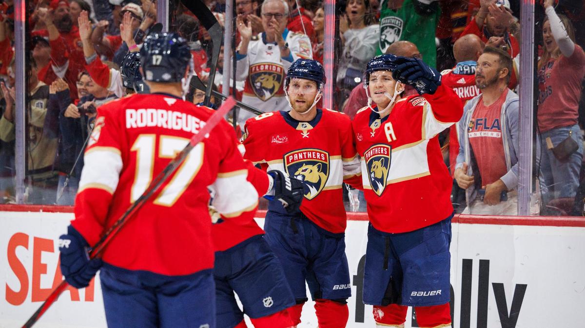 Florida Panthers center Sam Bennett (9) and teammates celebrate his goal during the first period the home opener of the Florida Panthers against the Boston Bruins on Tuesday, Oct. 8, 2024, at Amerant Bank Arena in Sunrise, Fla.
