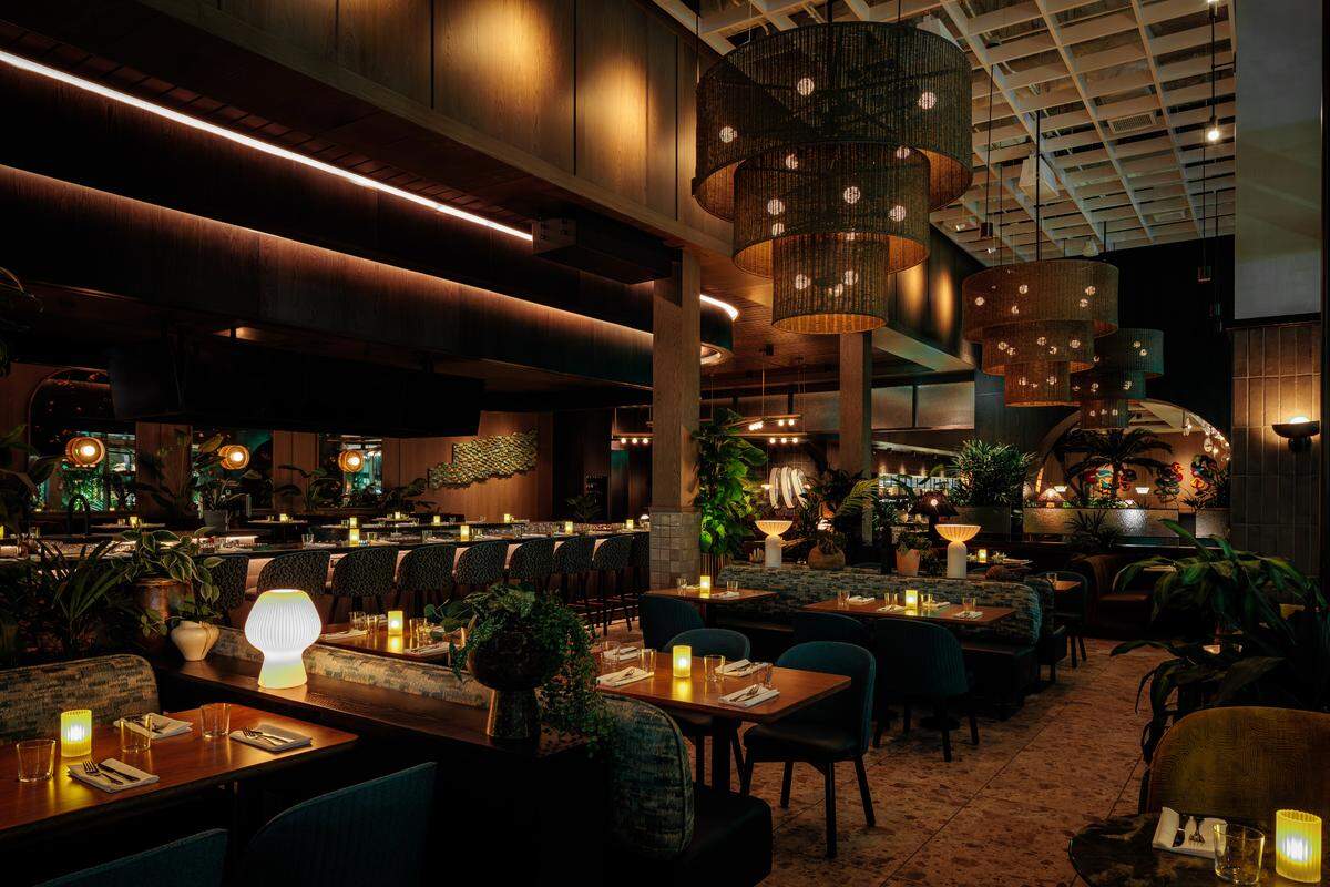 The interior of Earls Miami Worldcenter.