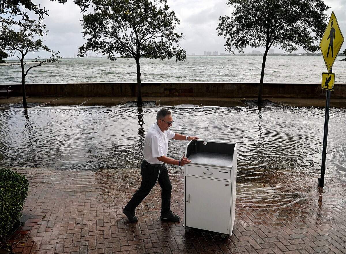 Rising tides cause morning flooding in Miami neighborhoods | Miami Herald