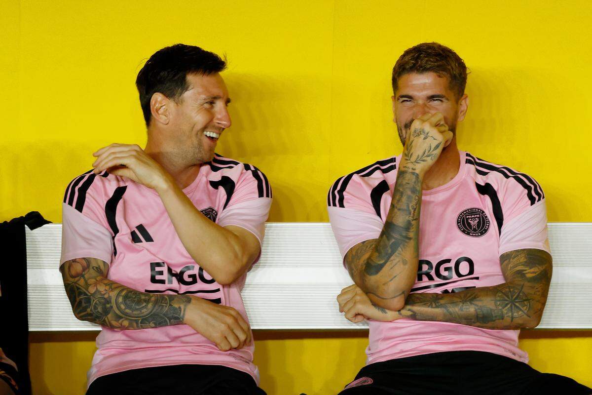 BAYAMON, PUERTO RICO - FEBRUARY 26: Lionel Messi (L) and Rodrigo de Paul (R) of Inter Miami looks at bench during the warm up before a friendly game between Independiente del Valle and Inter Miami on February 26, 2026 in Bayamon, Puerto Rico. (Photo by Leopoldo Smith/Getty Images)