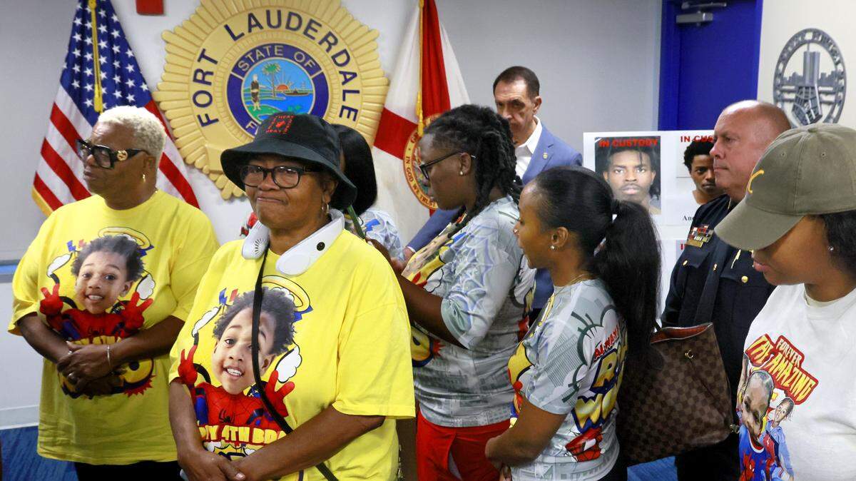 The family of Rylo Yancy, along with Fort Lauderdale Mayor Dean Trantalis and Police Chief Bill Schultz, gather during a press conference at the Fort Lauderdale Police Department's temporary headquarters on Thursday, Sept. 25, 2025, to announce recent arrests made in the homicide of three-year-old Rylo Yancy. Rylo was killed in a drive-by shooting while attending another child's birthday party at Riverland Park. (Mike Stocker/South Florida Sun Sentinel)