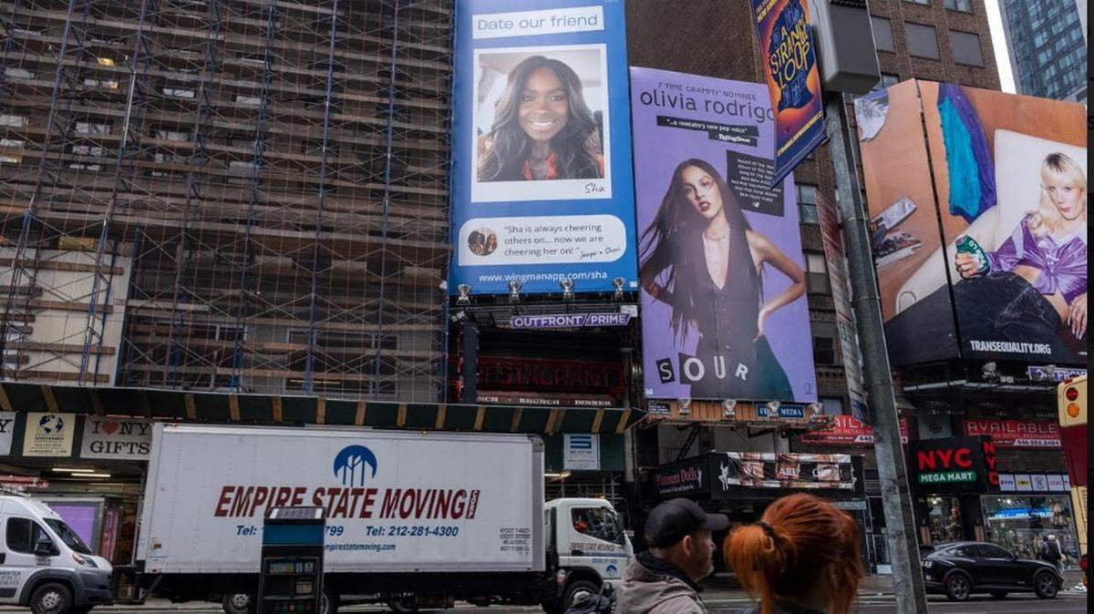 La valla publicitaria de Sha Tabb en Times Square.