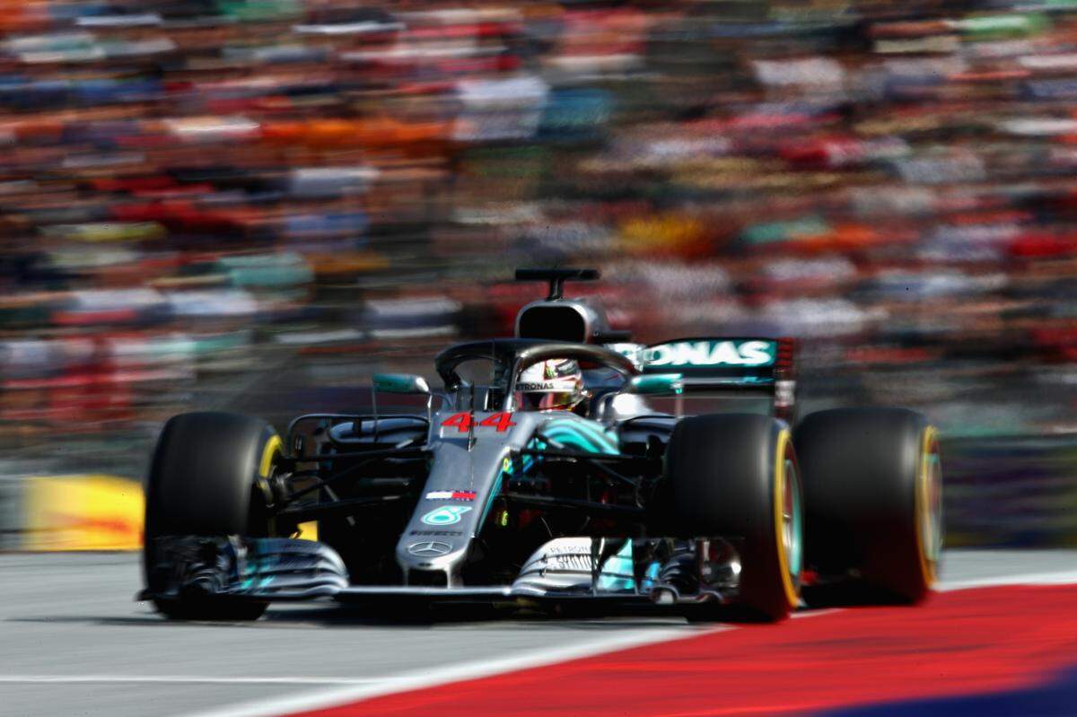 Lewis Hamilton of Great Britain driving the (44) Mercedes AMG Petronas F1 Team Mercedes WO9 on track during the Formula One Grand Prix of Austria at Red Bull Ring on July 1, 2018 in Spielberg, Austria.