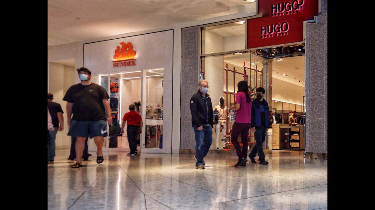 Columbus Day is around the coroner. Here’s what’s open and closed for business, including beaches, parks and supermarkets.