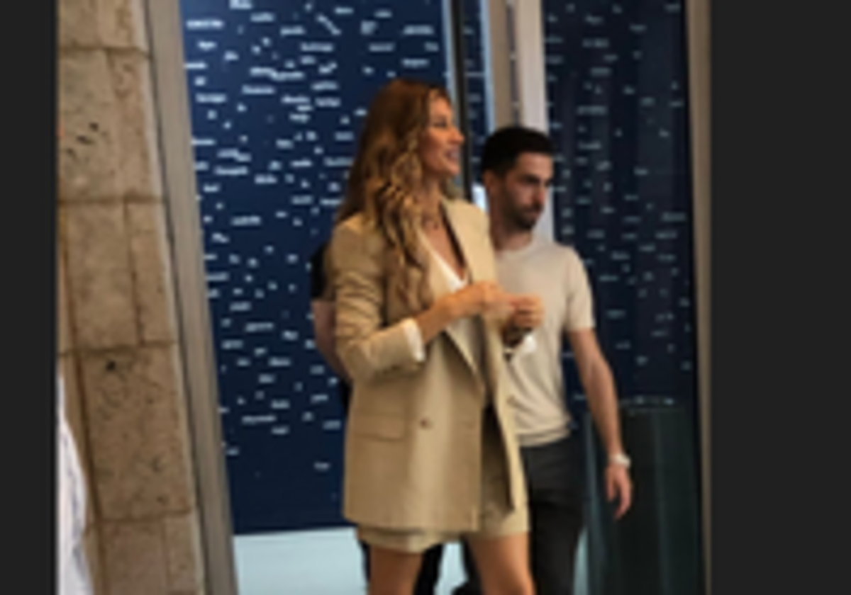 On Dec. 8, 2023 IWC Schaffhausen hosted an intimate conversation with supermodel and brand ambassador Gisele Bündchen, who is seen entering a room at the Bass Museum in Miami Beach with Joaquim Valente