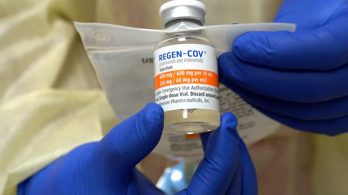 REGEN-COV, de la firma Regeneron, es un anticuerpo monoclonal creado para ayudar al sistema inmunológico a combatir el COVID-19, pero no es efectivo contra la cepa ómicron.