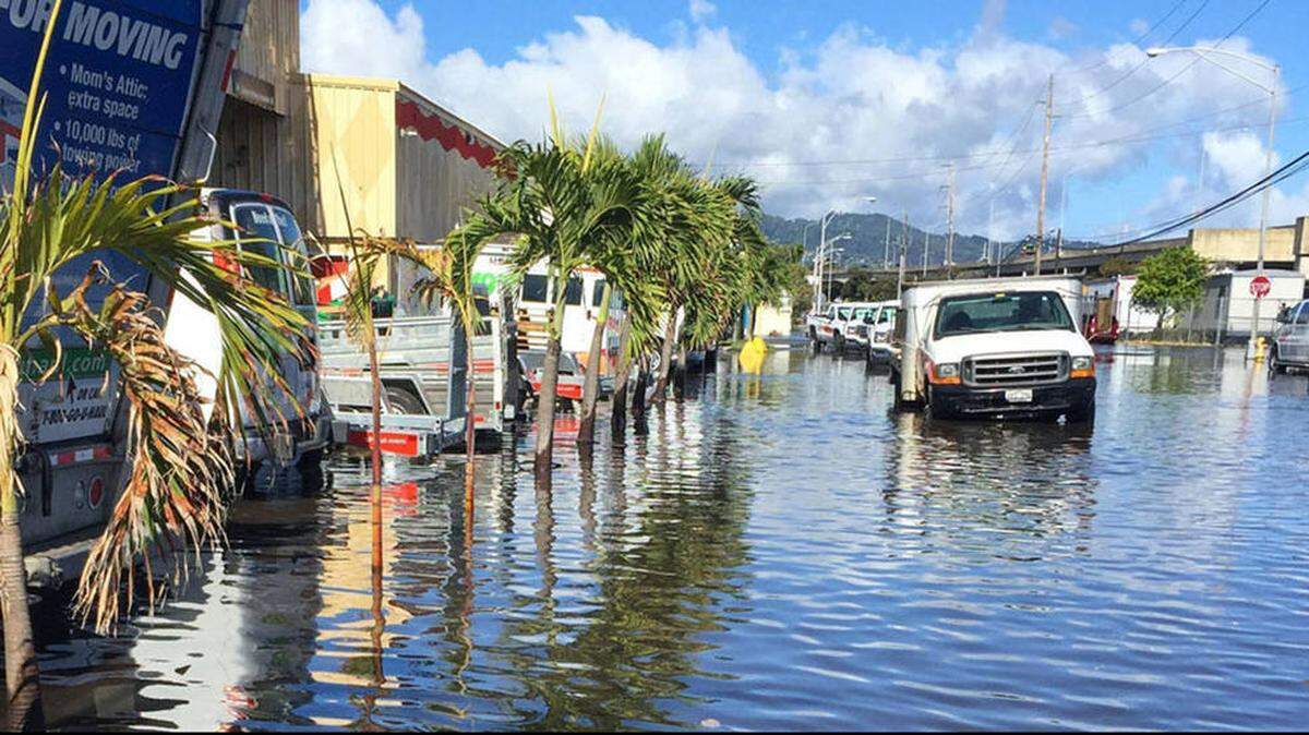 Inundación por marea alta en Honolulu., Hawai