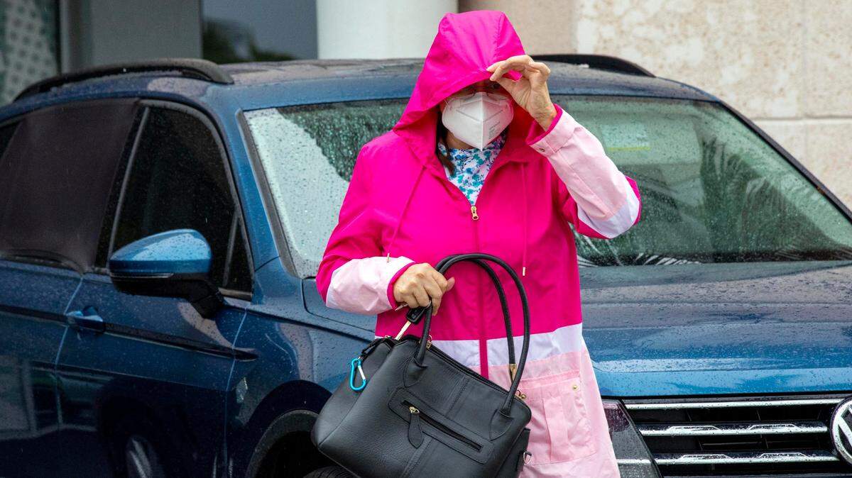 South Floridians can expect to see the possibility of rain increasing as the week progresses. This is a file photo from June 2021. But you may want to have an umbrella on Oct. 22, 2021, too.