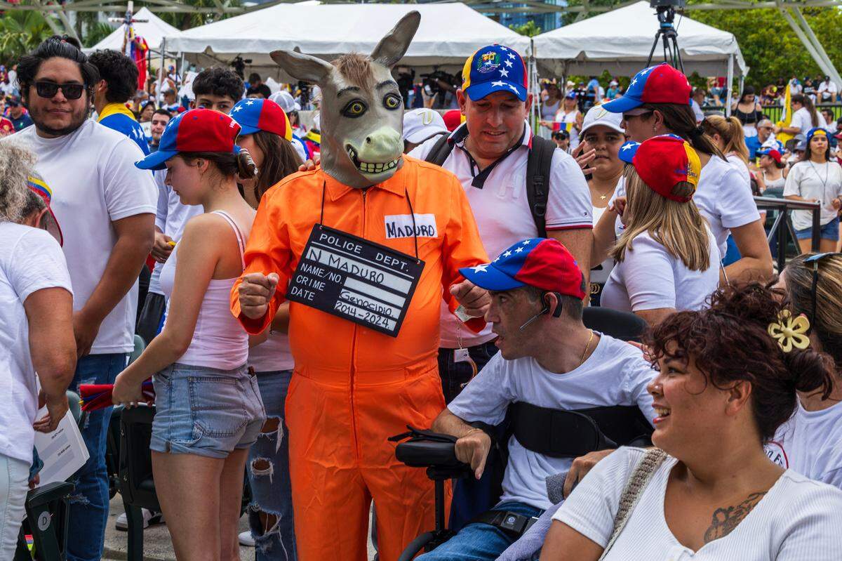 José Jimenez, depicted Nicolas Maduro in a jail suit as thousands of exiled Venezuelans living in South Florida attended a rally in downtown Miami, Florida.