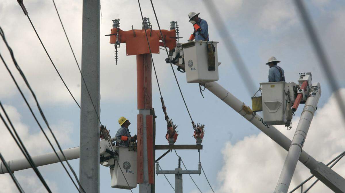 
The Florida Public Service Commission was asked to wipe out energy conservation programs that utilities say are unneeded, and vote on a plan that allows utilities to charge customers for new underground electric utility lines.
