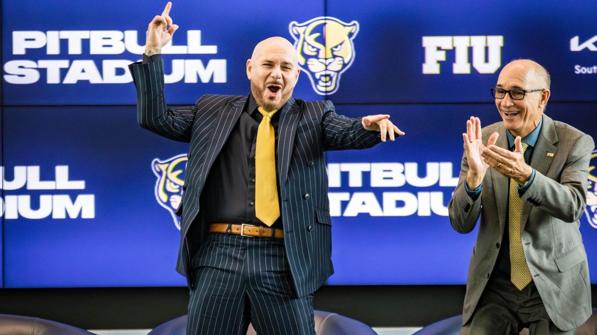 El rapero cubanoamericano Pitbull logró un acuerdo con FIU para poner su nombre al estadio de fútbol americano de los Panthers, el 6 de agosto de 2024, en Miami.