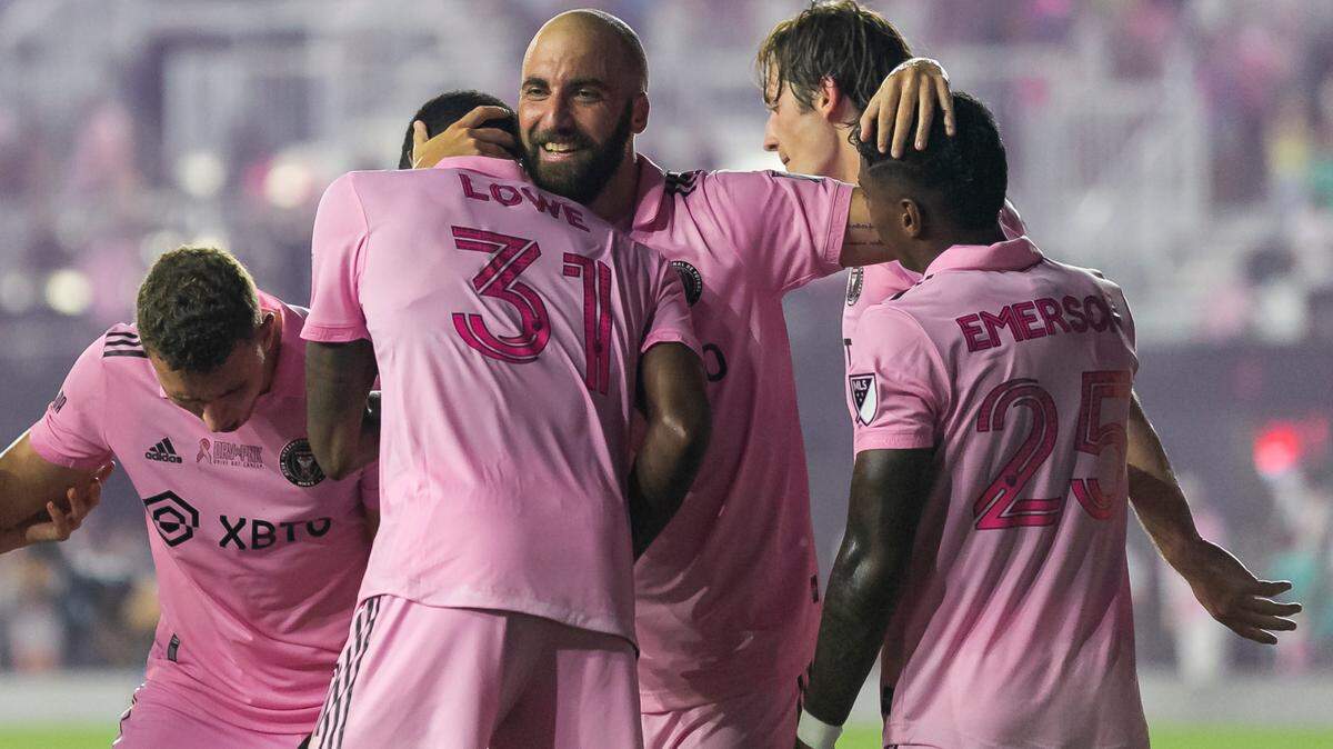 Inter Miami CF forward Gonzalo Higuaín (10) celebrates after his team scored a second goal against Minnesota United during the second half of their MLS soccer match at DRV PNK Stadium on Saturday, June 25, 2022 in Fort Lauderdale, Fla.