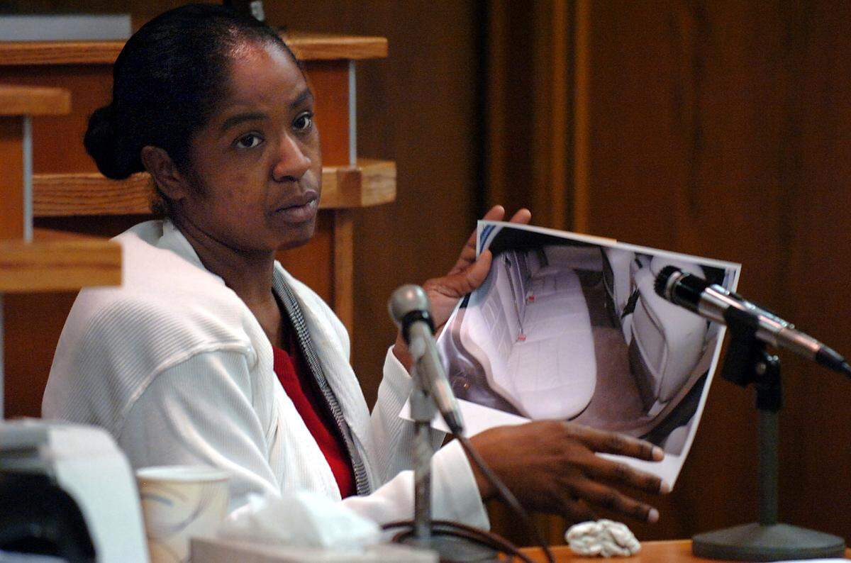 Quatisha Maycock’s mother, Shandelle Maycock, testifies on the stand about her ordeal in Harrel Braddy’s car during his trial in 2007. Braddy was convicted of kidnapping Shandelle and leaving Quatisha, 5, to be eaten by alligators along Alligator Alley.
