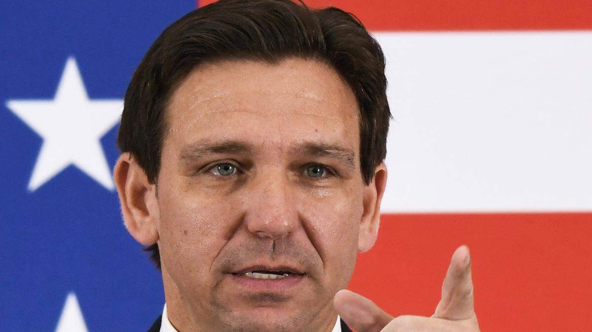 DeSantis signs bill that says he can remain governor while running for president