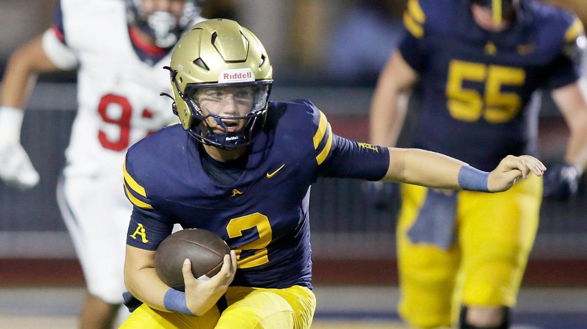 St. Thomas Aquinas Raiders quarterback Andrew Indorf (2) carries the ball against Columbus Explorers during football game on Friday, September 6, 2024 at St. Thomas Aquinas HS in Fort Lauderdale. Andrew Uloza / for Miami Herald