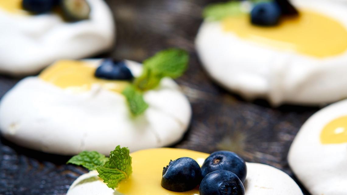 Mini Meringues with Lemon Curd.