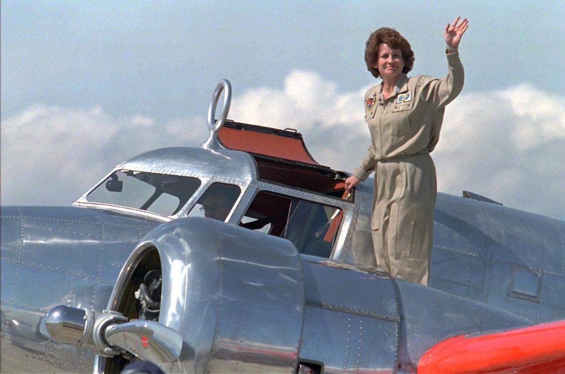 Linda Finch, of San Antonio, Texas, waves to a crowd of thousands before boarding her Lockheed Electra 10E airplane for an around-the-world flight Monday, March 17, 1997, at Oakland International Airport. Finch, who is attempting a re-creation and completion of Amelia Earhart’s flight of 1937, leaves Oakland as Earhart did 60 years ago to the day, in one of only two remaining Electras, the original type of plane flown by Earhart.