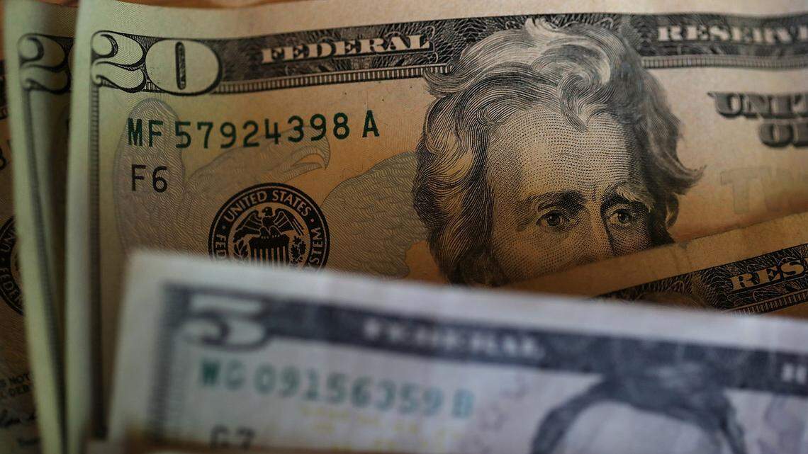 Some Florida lawmakers want to stop providing a public pension to new government employees.