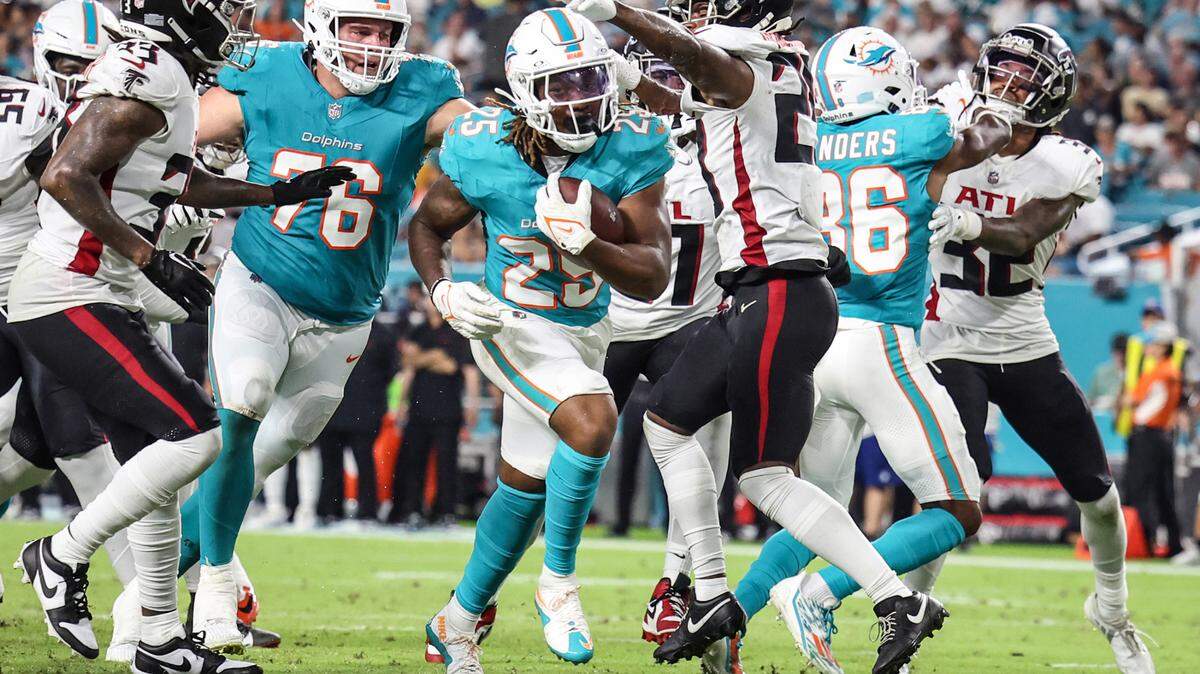 Miami Dolphins running back Jaylen Wright (25) scores against the Atlanta Falcons in the second quarter at Hard Rock Stadium, in Miami Gardens, Florida on Friday, August 9, 2024.