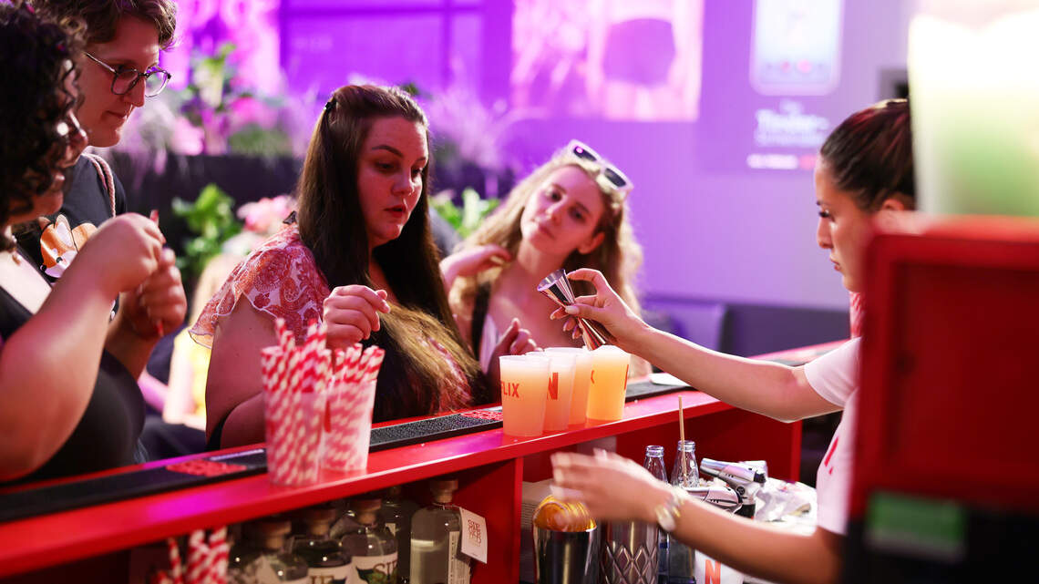 The New Zebra Striping Trend Could Change How You Drink on a Night Out as More Americans Cut Back