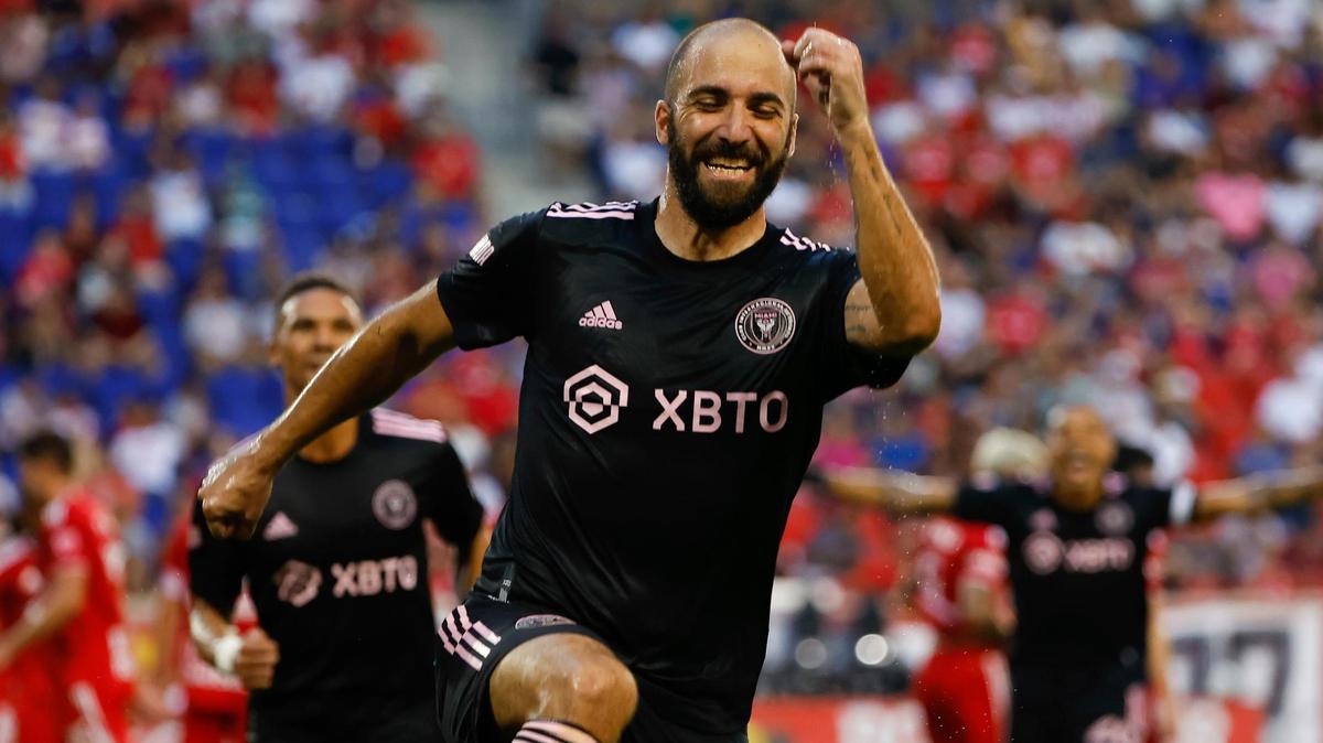 HARRISON, NJ - AUGUST 27: Inter Miami forward Gonzalo Higuaín (10) celebrates after scoring on a free kick during the first half of the Major League Soccer game between the New York Red Bulls and Inter Miami on August 27, 2022 at Red Bull Arena in Harrison, New Jersey. (Photo by Rich Graessle/Icon Sportswire) (Icon Sportswire via AP Images)