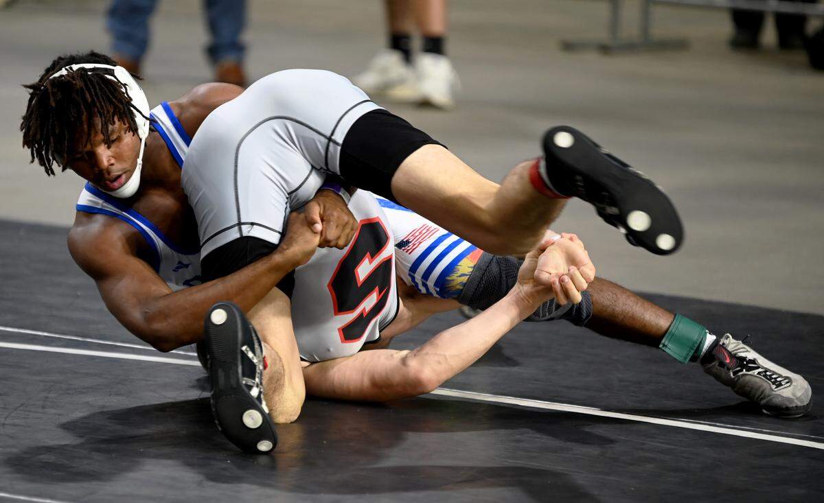South Dade senior Tyree Graham wrestles his way to the 165-pound state title on Saturday at Silver Spurs Arena in Kissimmee.