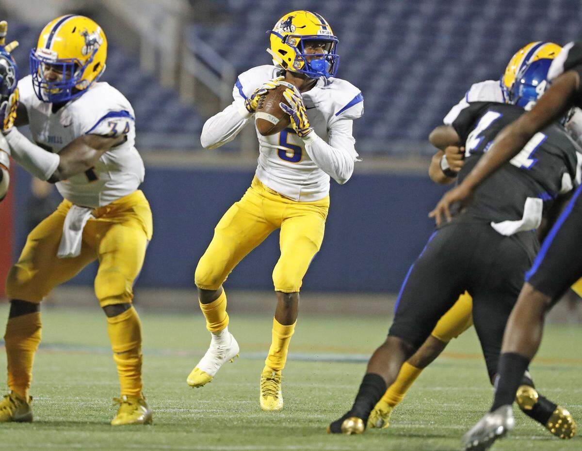 Miami Northwestern Bulls Chatarius Atwell jr. (5) sets up to pass in the second quarter as Northwestern plays Armwood in Class 6A state high school football championship at Camping World Stadium in Orlando on Friday, December 8, 2017.