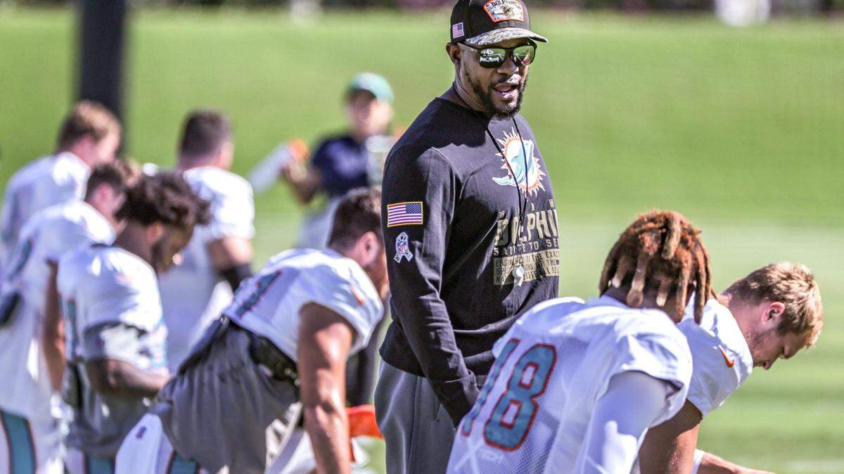 Miami Dolphins head coach Brian Flores talks to players during practice at Baptist Health Training Complex in Miami Gardens on Wednesday, December 01, 2021.
