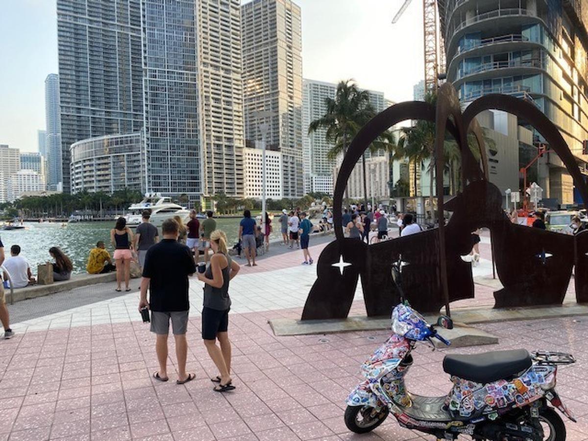 More than 200 Miami residents amassed near One Miami Condo, 325 S Biscayne Blvd., to hear David Guetta’s two-hour show to raise money for coronavirus relief. Miami police weren’t having it and dispersed the crowd.