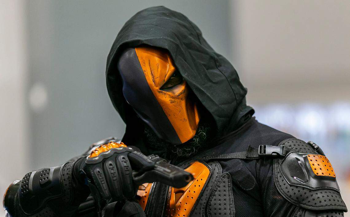 Ron McIntosh cosplays as Deathstroke from DC’s “Batman” during Florida Supercon.