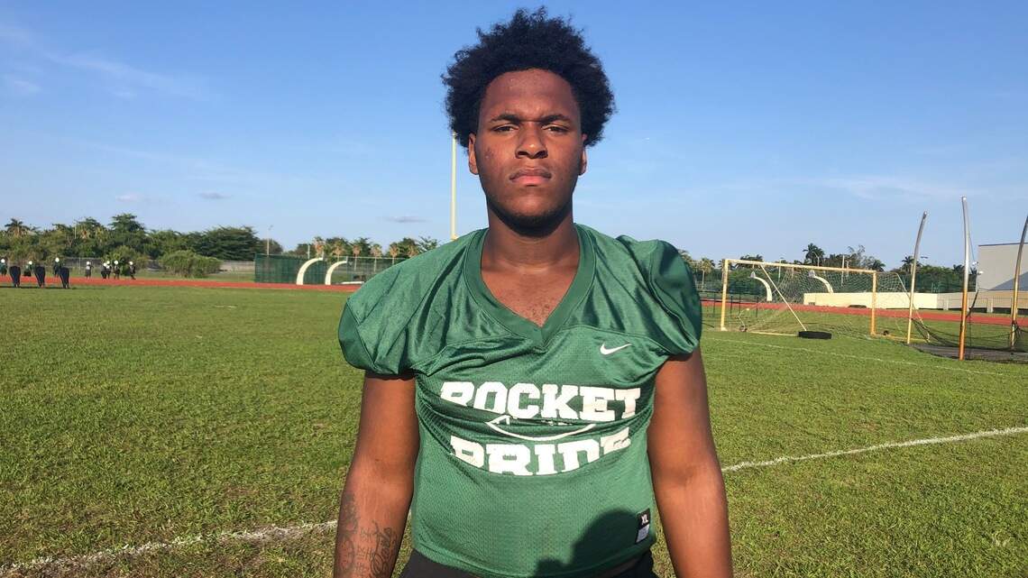 Hurricanes offer shakes up recruitment for Miami Central tackle. ‘It’s very exciting’
