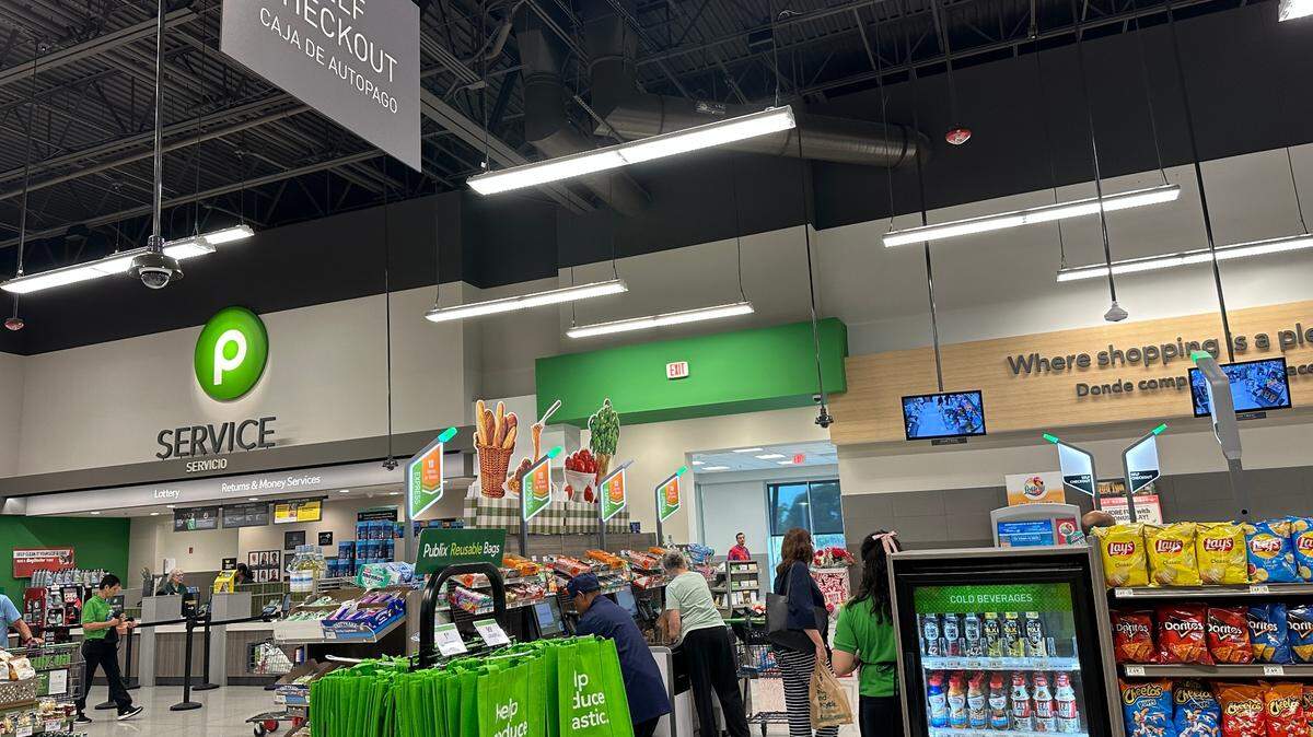 Publix supermarkets are now offering shoppers the opportunity to renew their vehicle’s registration at kiosks.