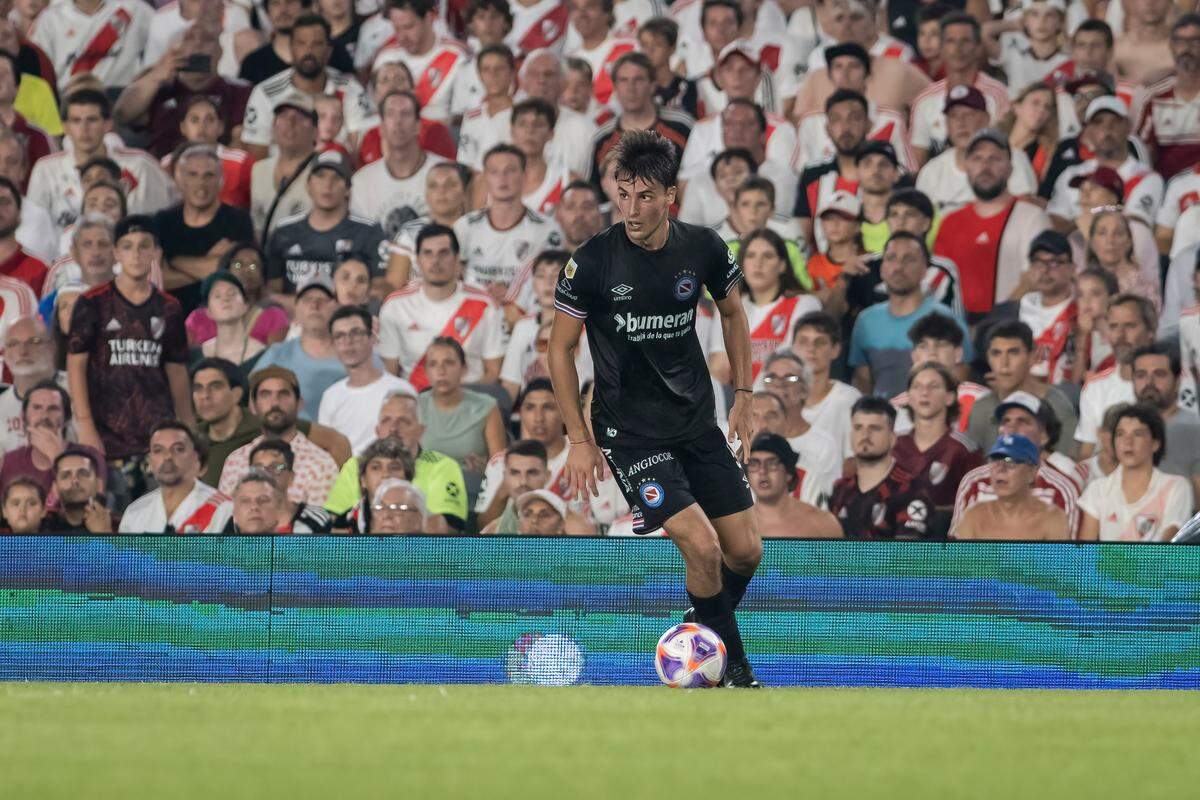 Federico Redondo of Argentinos Juniors seen in action during a match between River Plate and Argentinos Juniors as part of Liga Profesional 2023 at Estadio Mas Monumental Antonio Vespucio Liberti. Final Score: River Plate 2:1Argentinos Juniors (Photo by Manuel Cortina / SOPA Images/Sipa USA)