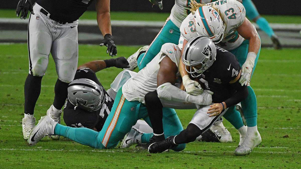 LAS VEGAS, NEVADA - DECEMBER 26: Derek Carr #4 of the Las Vegas Raiders is sacked by Andrew Van Ginkel #43 of the Miami Dolphins during the second quarter of a game at Allegiant Stadium on December 26, 2020 in Las Vegas, Nevada. (Photo by Ethan Miller/Getty Images)