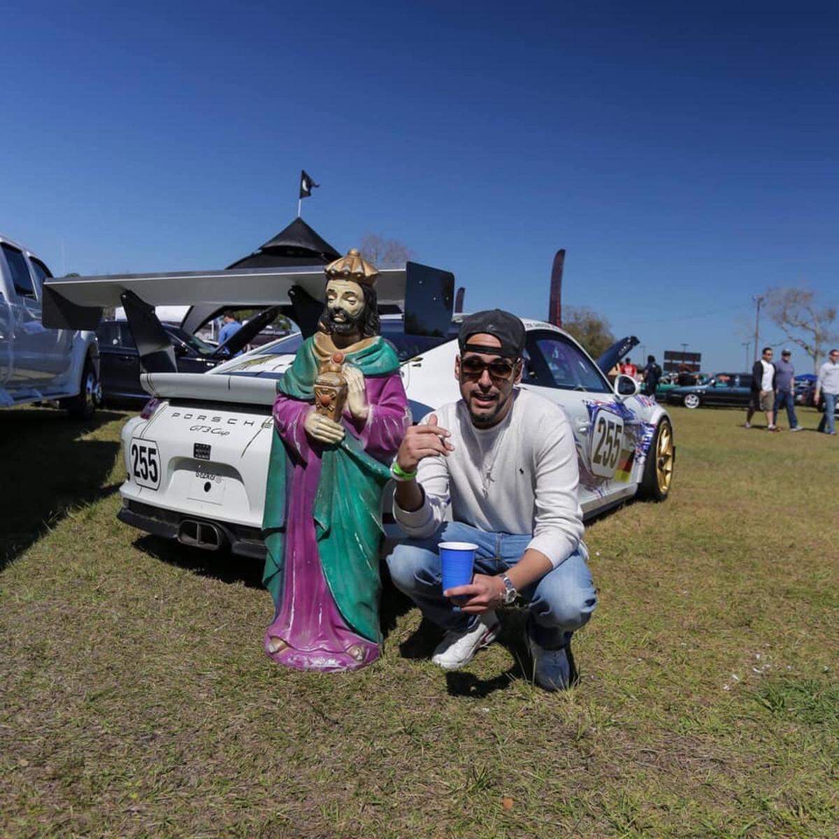 Jesus and Ambivero at a track event.