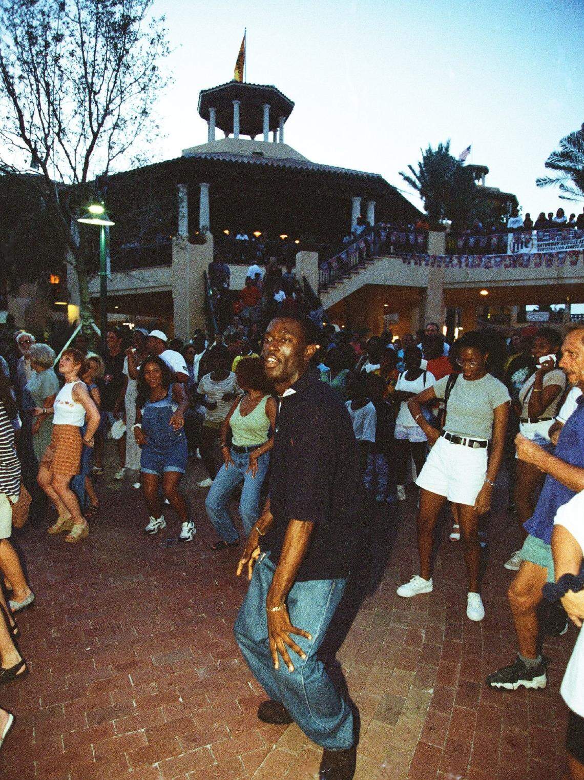 The scene at the grand opening of the Las Olas Riverfront in 1998.
