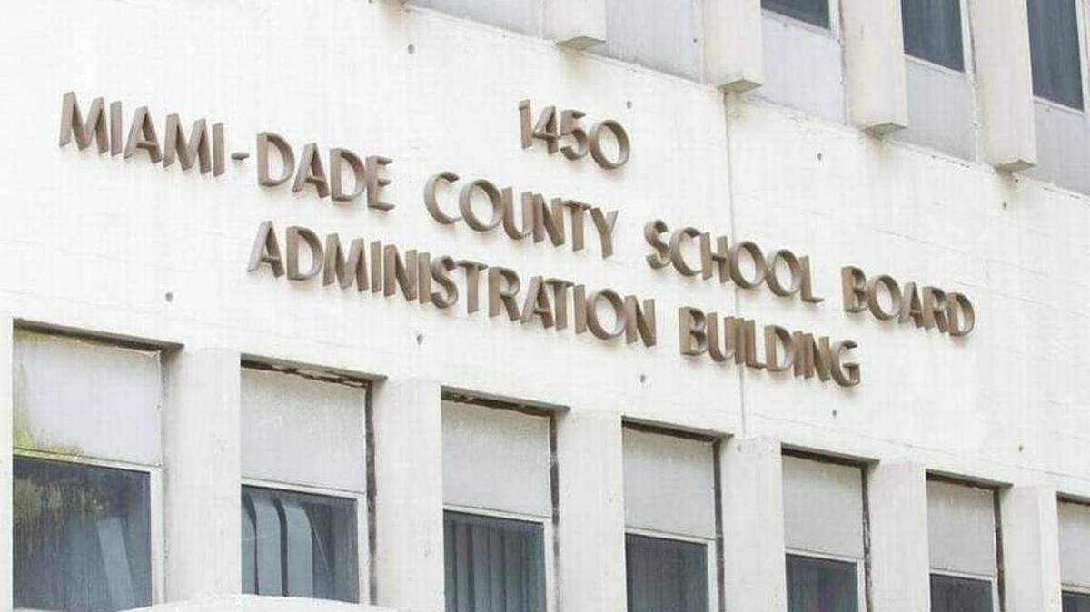 La Junta Escolar del Condado Miami-Dade seleccionará un nuevo superintendente para sustituir a Alberto Carvalho.
