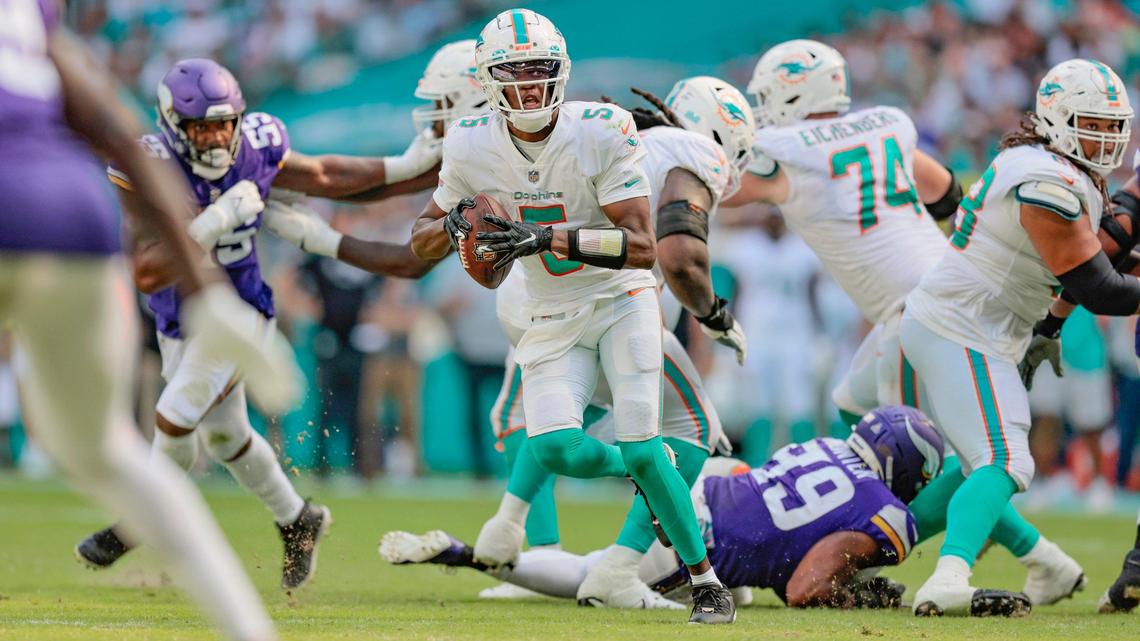 Dolphins forced to switch quarterbacks again in loss to Vikings, third consecutive defeat