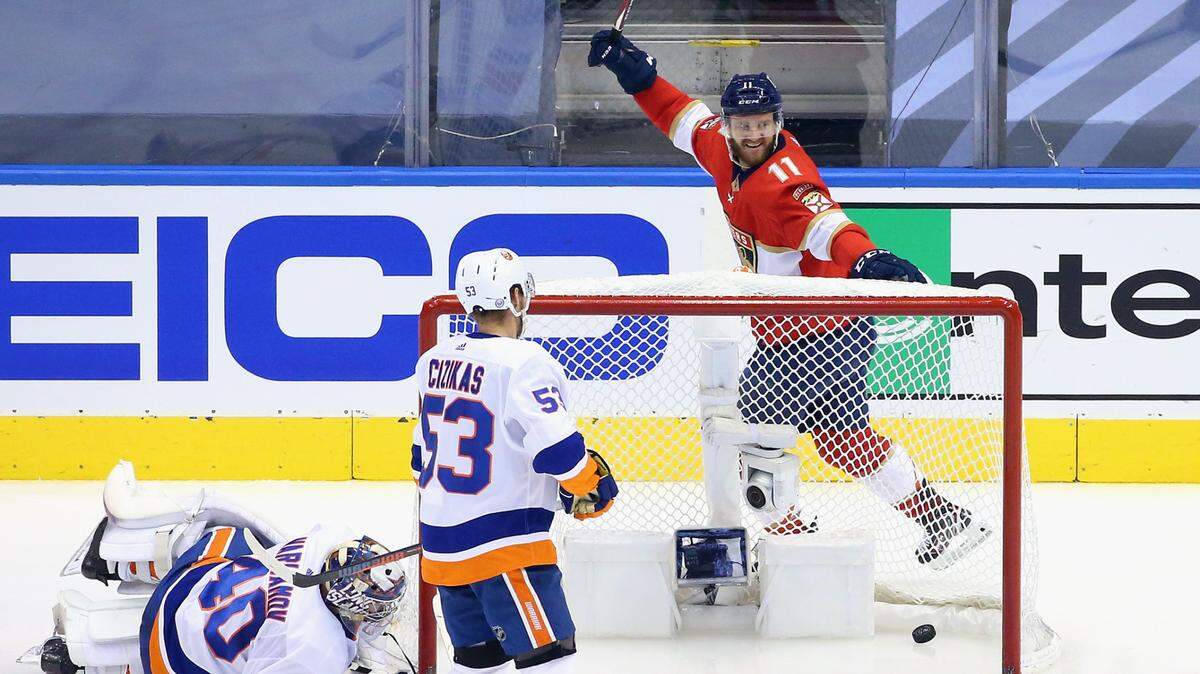 TORONTO, ONTARIO - AUGUST 05: Jonathan Huberdeau #11 of the Florida Panthers celebrates a second period goal by Erik Haula #56 a(not shown) against Semyon Varlamov #40 of the New York Islanders in Game Three of the Eastern Conference Qualification Round prior to the 2020 NHL Stanley Cup Playoffs at Scotiabank Arena on August 5, 2020 in Toronto, Ontario, Canada. (Photo by Andre Ringuette/Freestyle Photo/Getty Images)