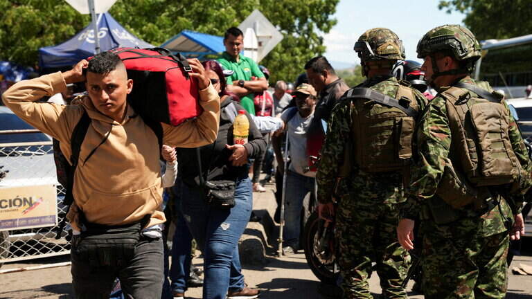 Colombia era refugio para millones de venezolanos. Ahora amenaza con deportaciones