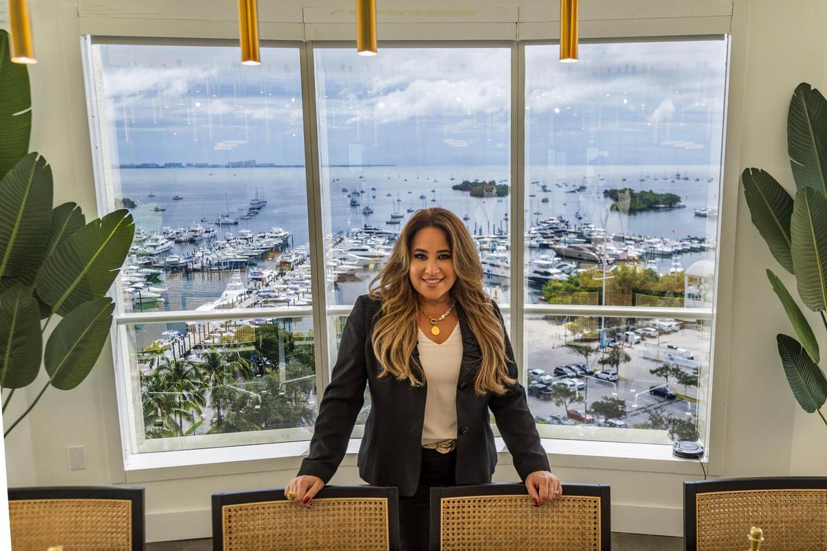 Lissette Calderón, presidenta ejecutiva de Neology Life Development Group, en su nueva oficina de Coconut Grove el 20 de octubre de 2023.