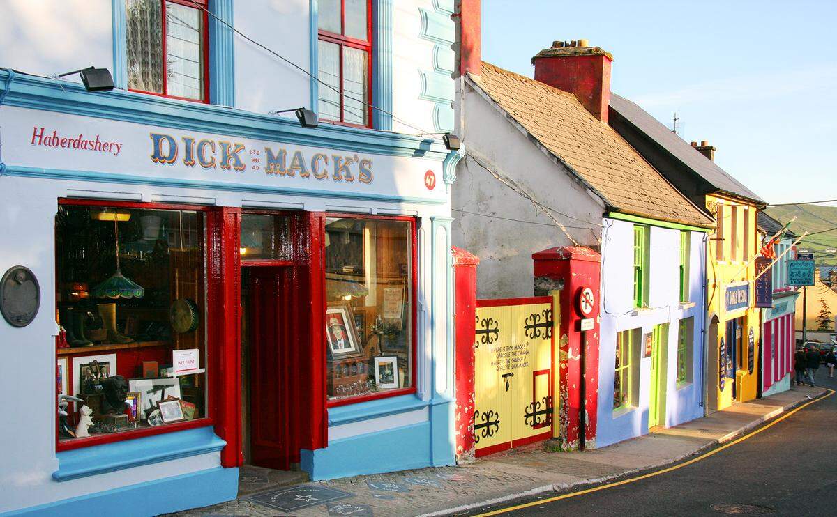 On the colorful streets of Dingle, you’ll hear a steady beat of Irish folk music ringing out through vibrant pubs.