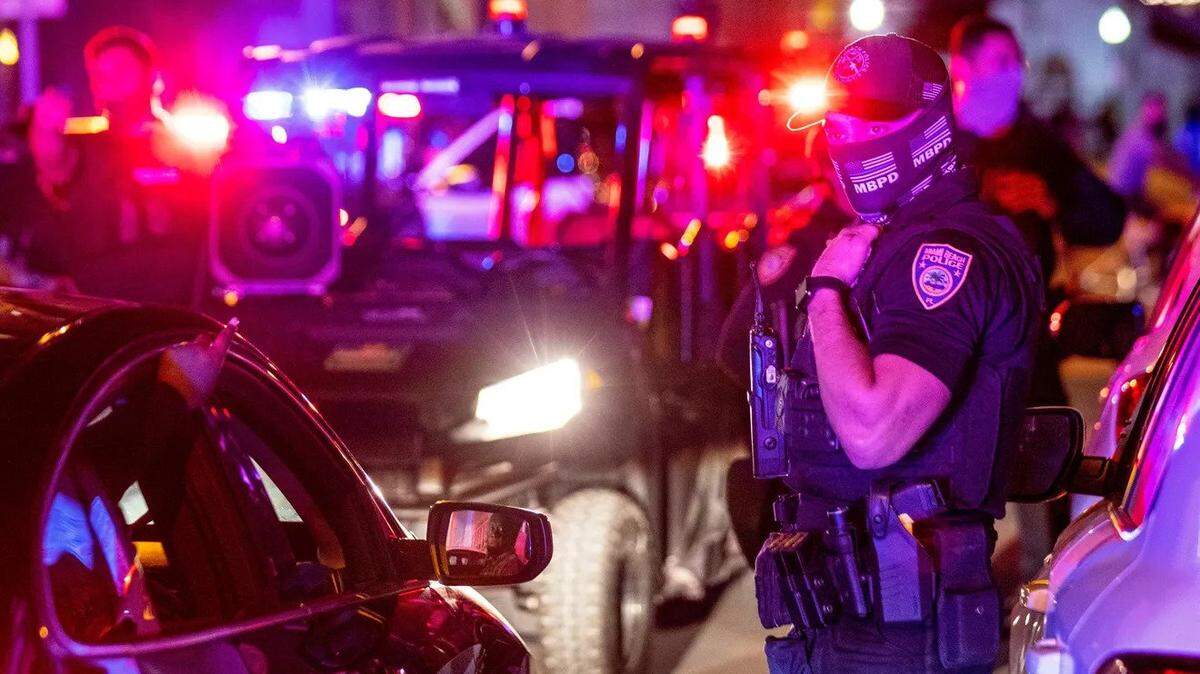 Miami Beach police officers disperse a Spring Break crowd on Alton Road in March.