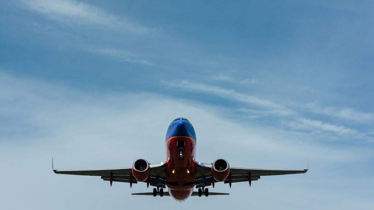 A 52-year-old forced an emergency landing following the sudden onset of excruciating pain in her eye, German doctors said.