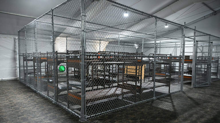 Se impidió a los legisladores entrar en el Alligator Alcatraz. Esto podría violar la ley de Florida