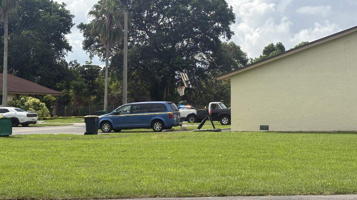 Miami-Dade deputies found a teenage boy with gunshot wounds early Friday morning near the 28000 block of Southwest 140th Place.