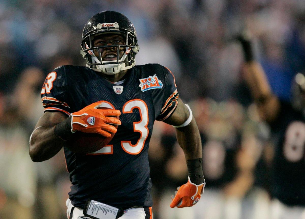 Miami Herald Staff photo by Joe Rimkus Jr. - February 4, 2007 - Super Bowl XLI, Dolphin Stadium, Miami, Florida. Miami Herald. Chicago Bear Devin Hester returns the opening kickoff for a touchdown against Indianapolis. JOE RIMKUS JR. / MIAMI HERALD STAFF