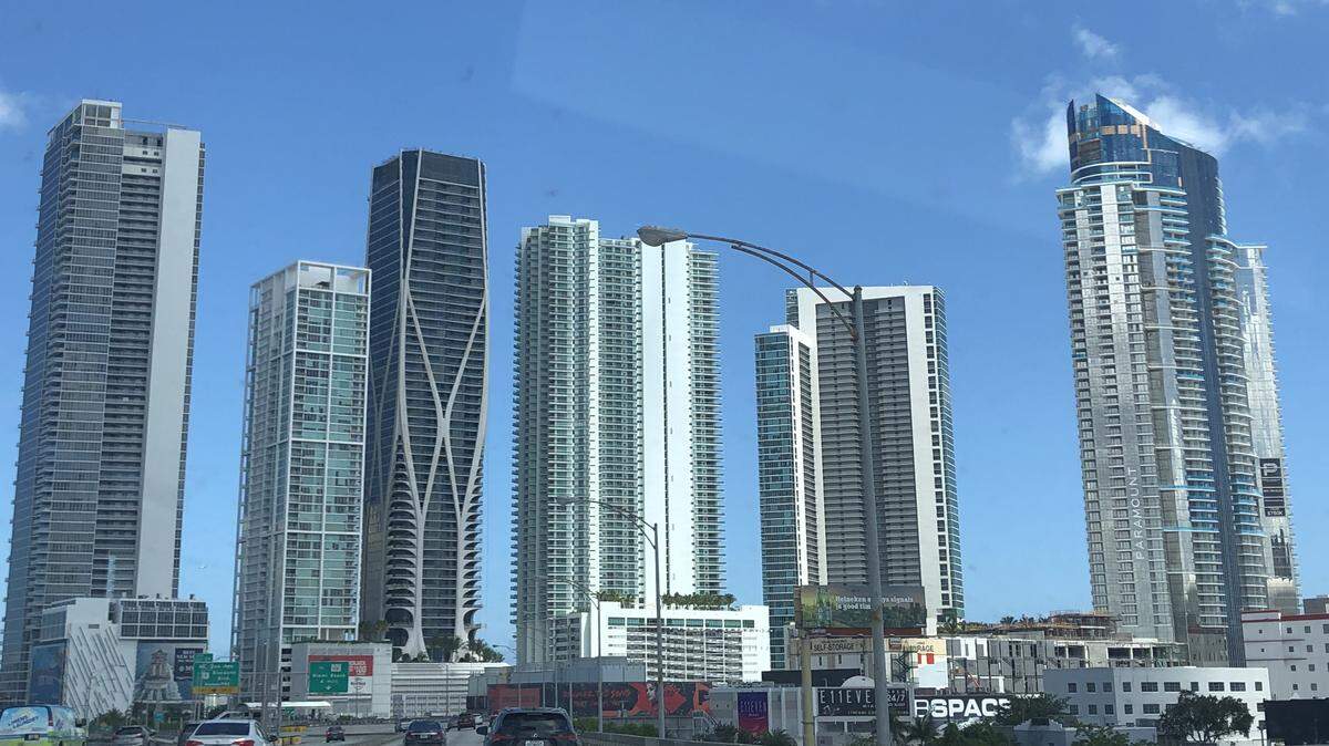The number of real estate investors and speculators buying up homes in South Florida has risen higher than most other metro regions in the U.S., analysts say.