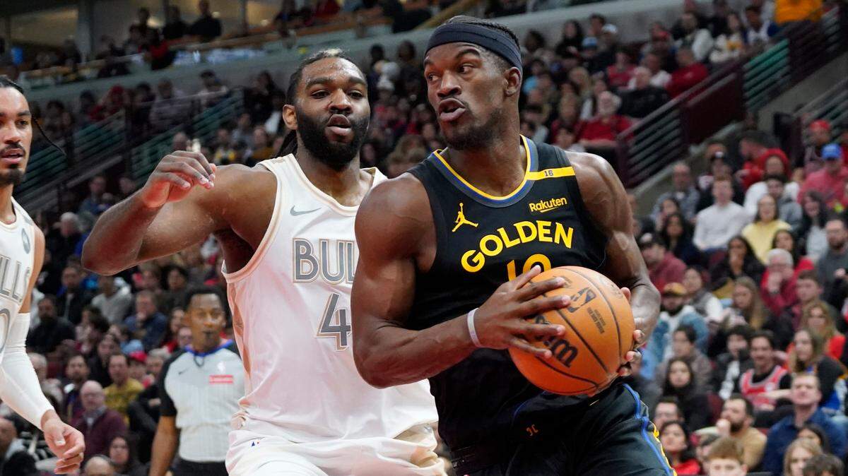 Chicago Bulls forward Patrick Williams (44) defends Golden State Warriors forward Jimmy Butler (10) during the first half at United Center.