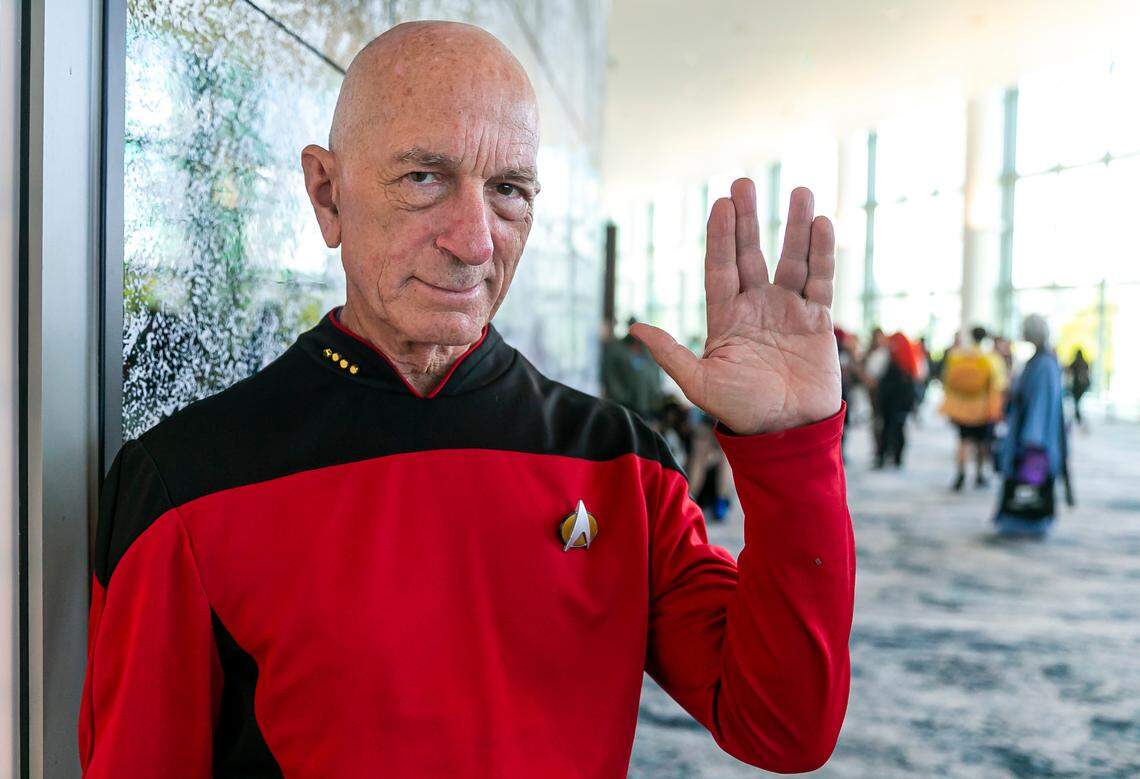 Richard Grasso cosplays as Captain Picard from “Star Trek: The Next Generation” during Florida Supercon.